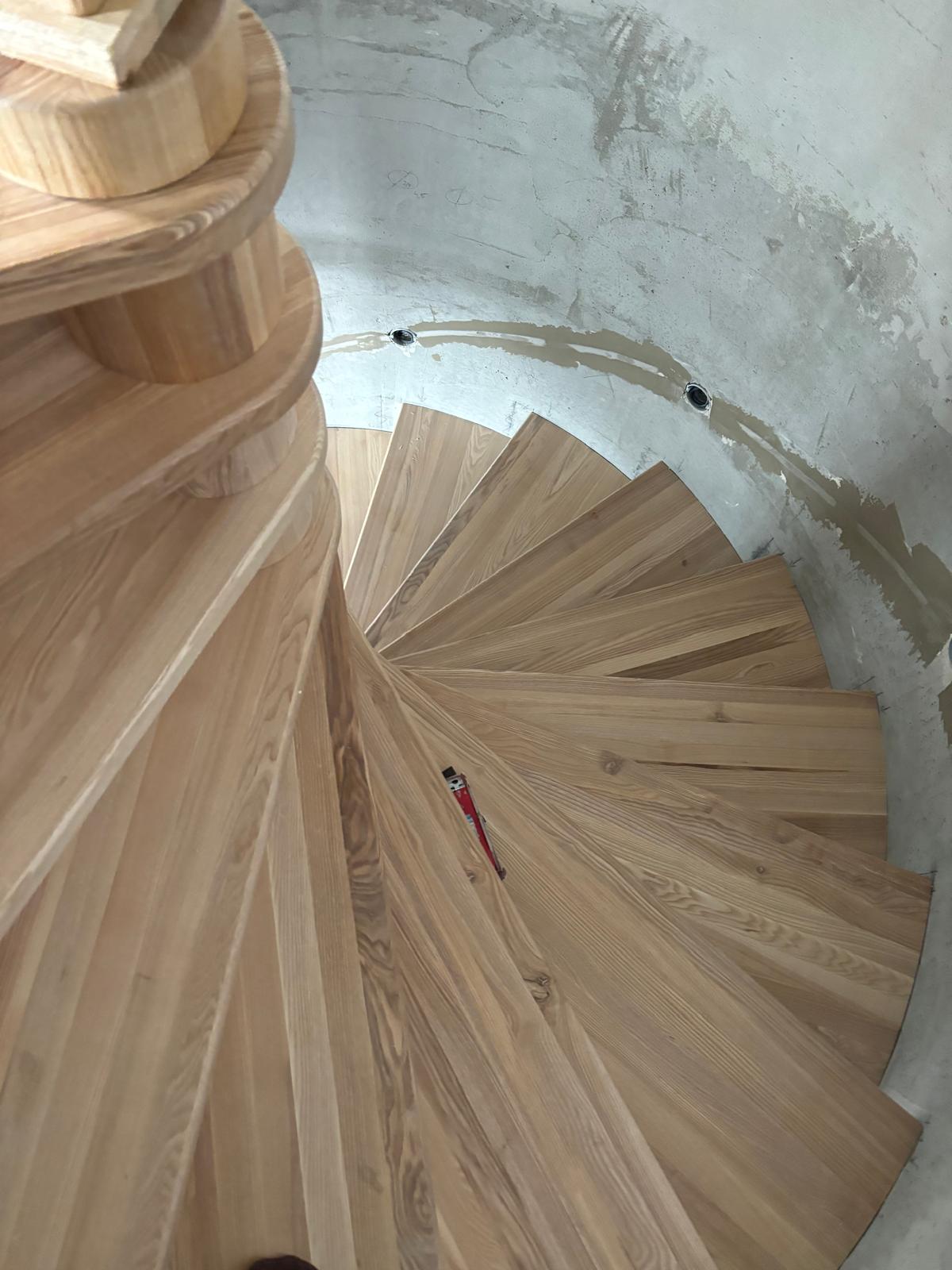 Točité schodiště v interiéru